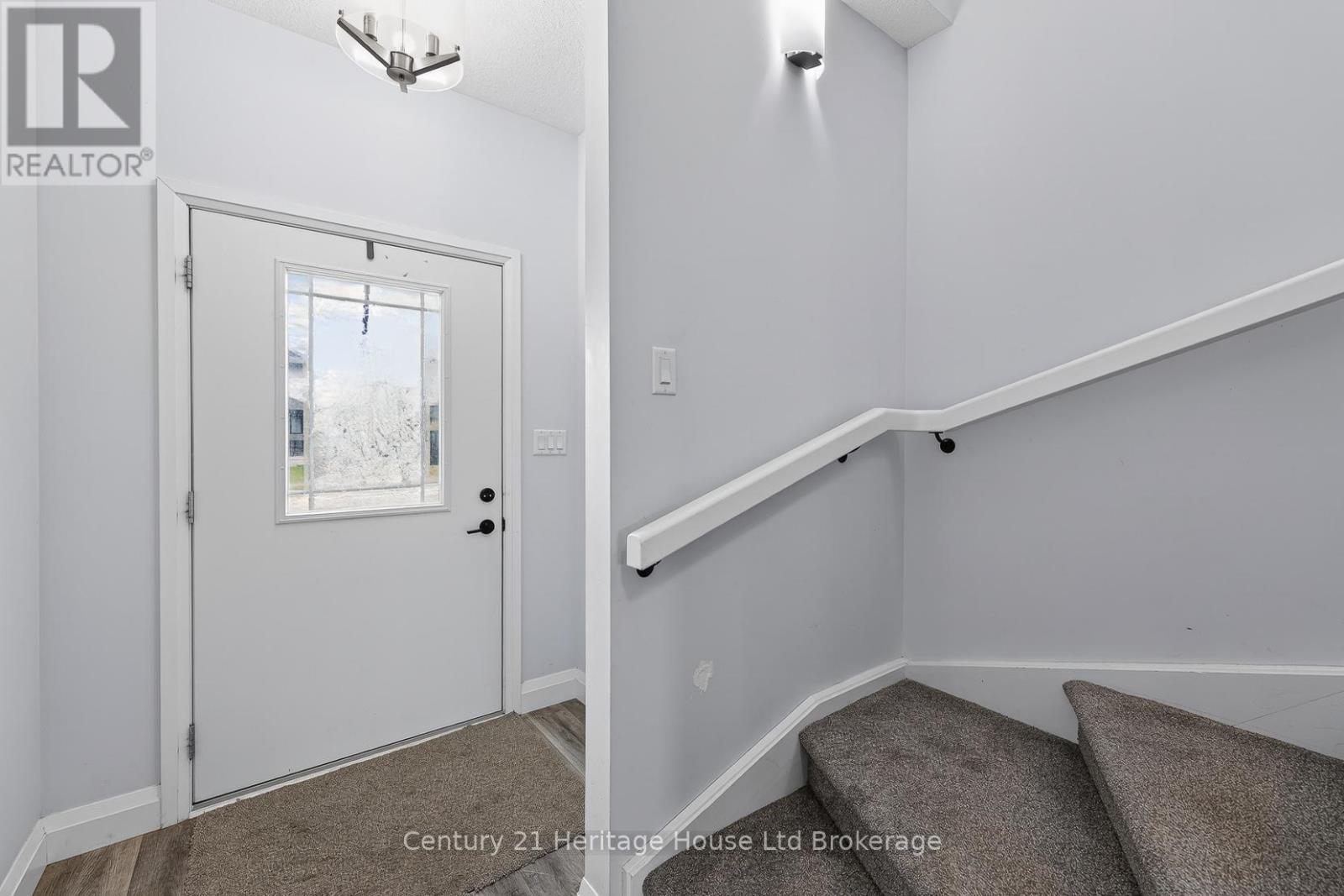 9 Reeves Road, Ingersoll, Ontario  N5C 0E1 - Photo 5 - X12953118