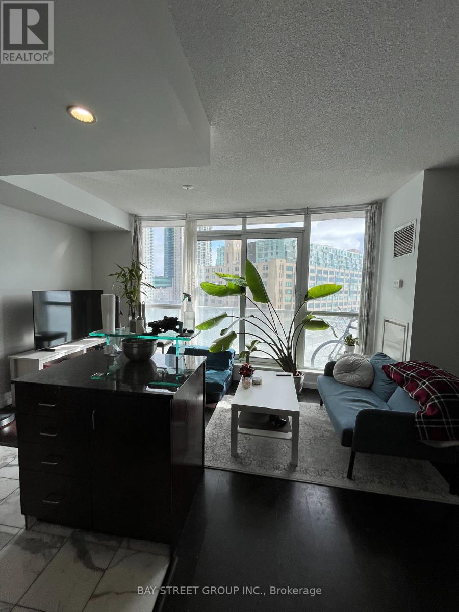604 - 218 Queens Quay W, Toronto, Ontario  M5J 2Y6 - Photo 8 - C12730154