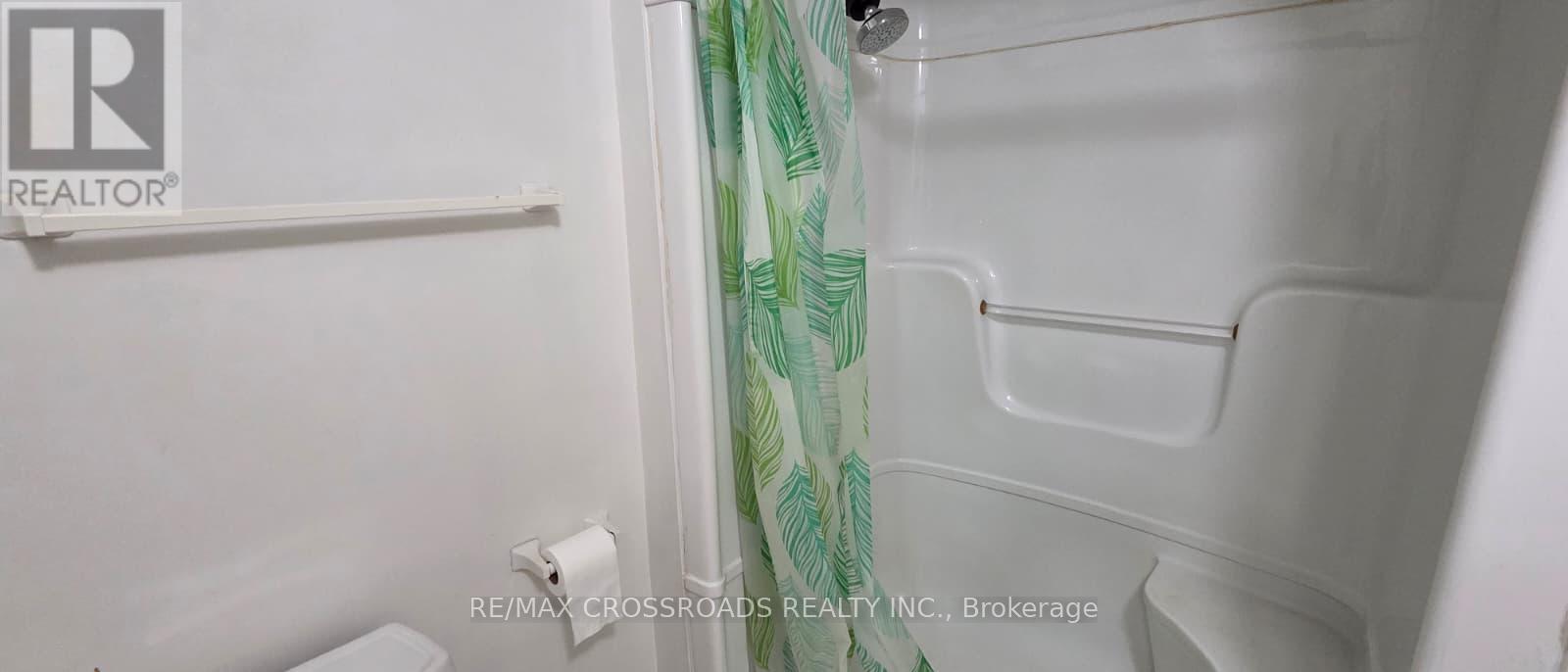 21 Fernbank Place, Whitby, Ontario  L1R 1S9 - Photo 16 - E12953256