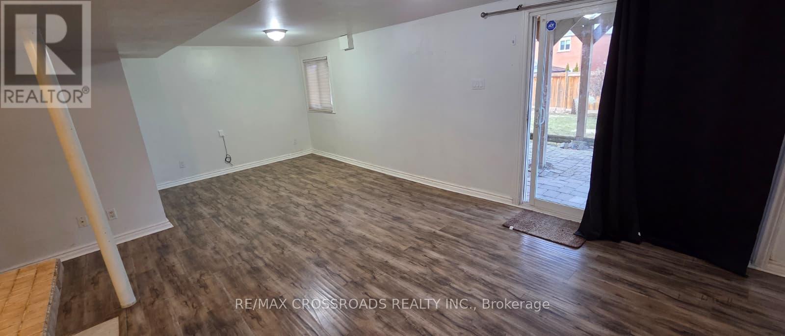 21 Fernbank Place, Whitby, Ontario  L1R 1S9 - Photo 4 - E12953256