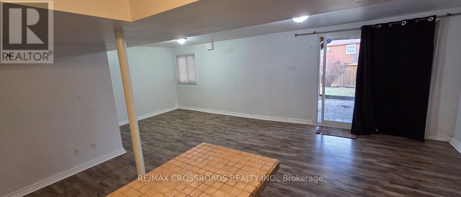 21 Fernbank Place, Whitby, Ontario  L1R 1S9 - Photo 6 - E12953256