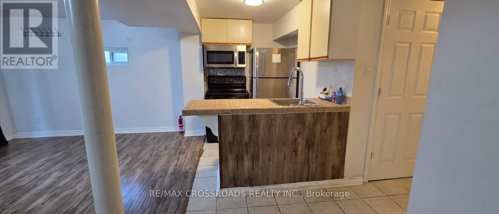 21 Fernbank Place, Whitby, Ontario  L1R 1S9 - Photo 7 - E12953256