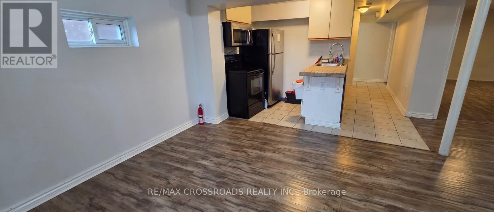 21 Fernbank Place, Whitby, Ontario  L1R 1S9 - Photo 8 - E12953256