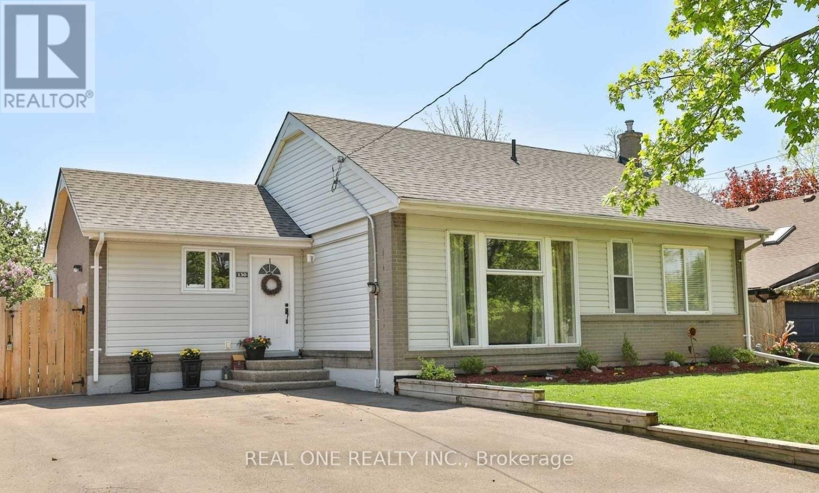 130 Mayfield Drive, Oakville, Ontario  L6H 1K7 - Photo 2 - W12804608