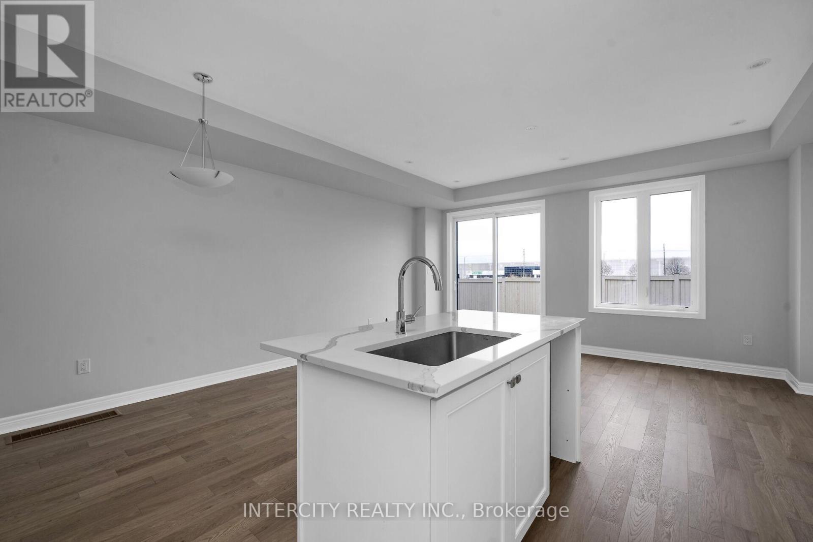 184 Mumbai Drive, Markham, Ontario  L3S 0G5 - Photo 10 - N12953052