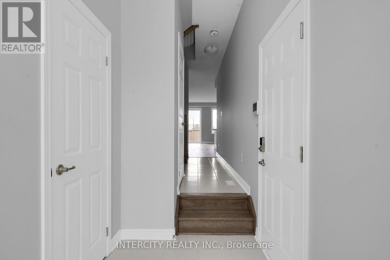 184 Mumbai Drive, Markham, Ontario  L3S 0G5 - Photo 4 - N12953052