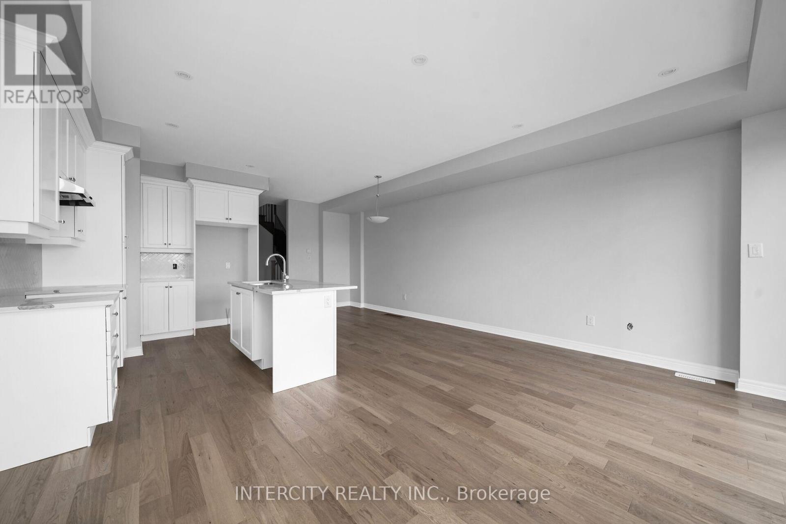 184 Mumbai Drive, Markham, Ontario  L3S 0G5 - Photo 7 - N12953052