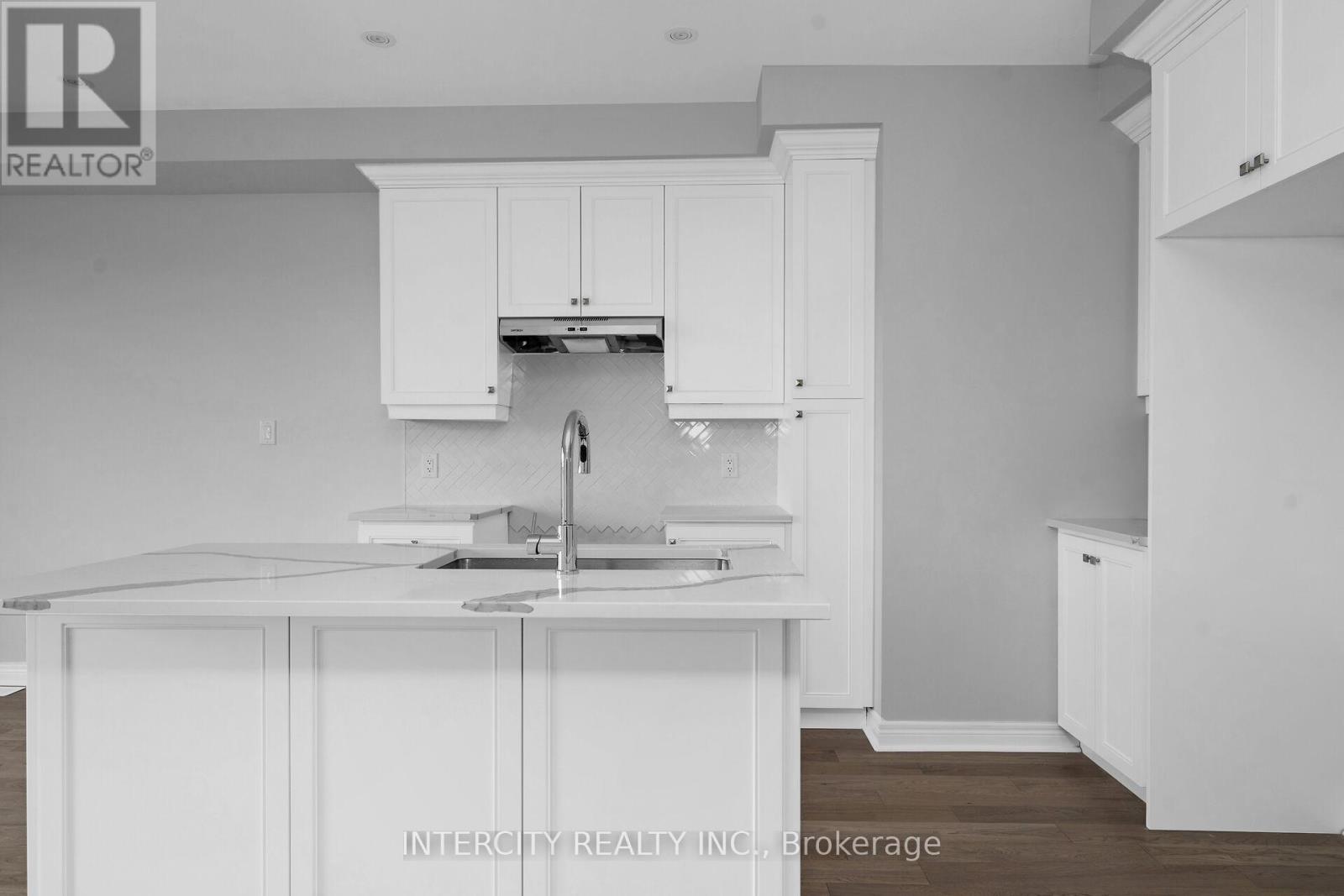 184 Mumbai Drive, Markham, Ontario  L3S 0G5 - Photo 9 - N12953052