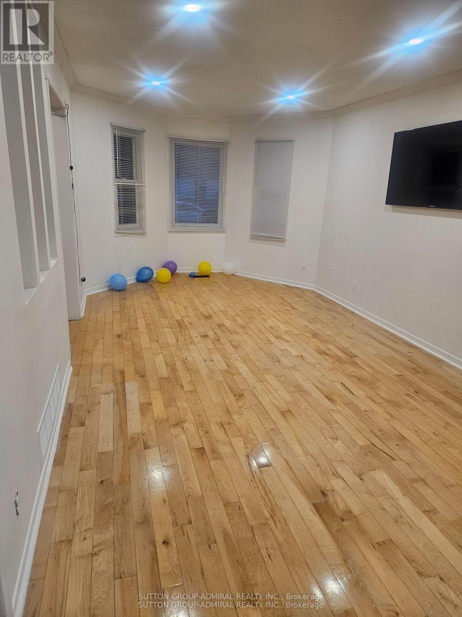 32 Magani Drive, Bradford West Gwillimbury (Bradford), Ontario  L3Z 2S7 - Photo 5 - N12953306