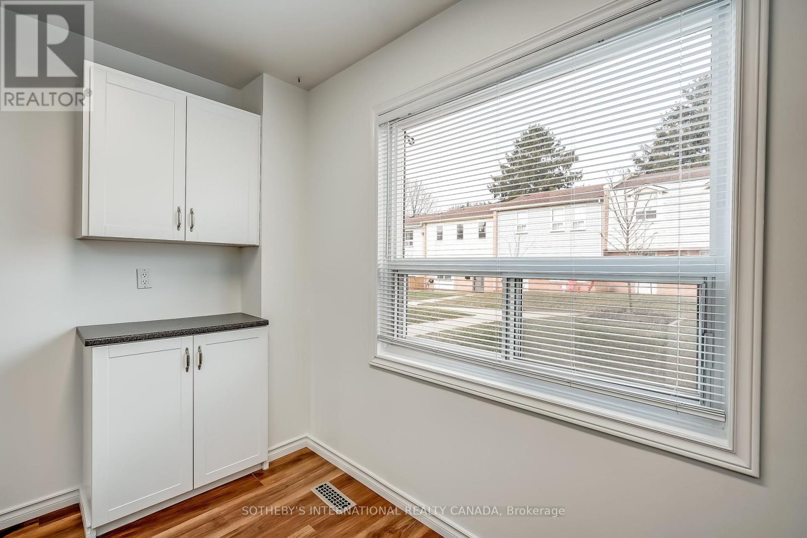 203 - 1055 Shawnmarr Road, Mississauga, Ontario  L5H 3V2 - Photo 7 - W12952696