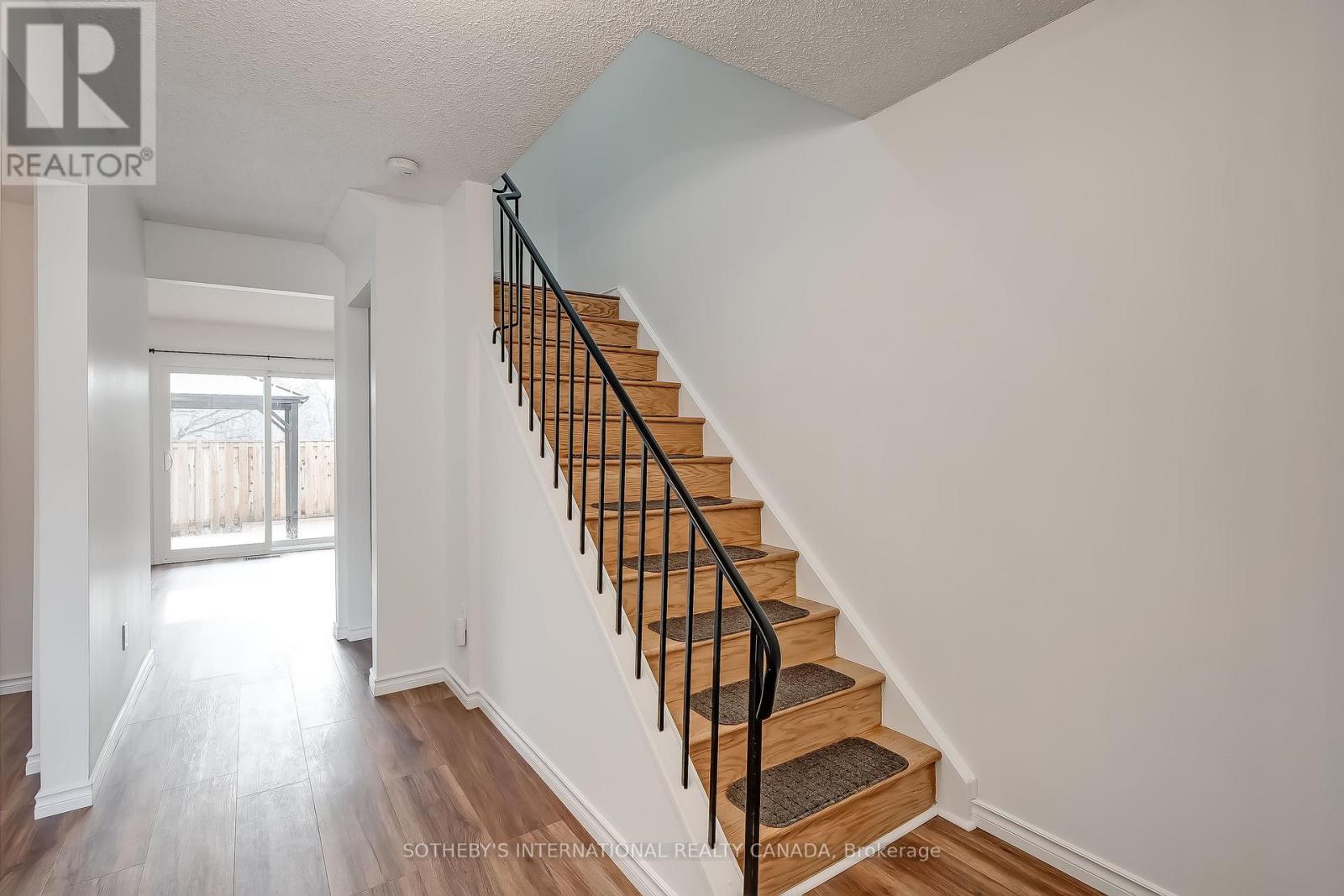 203 - 1055 Shawnmarr Road, Mississauga, Ontario  L5H 3V2 - Photo 10 - W12952696
