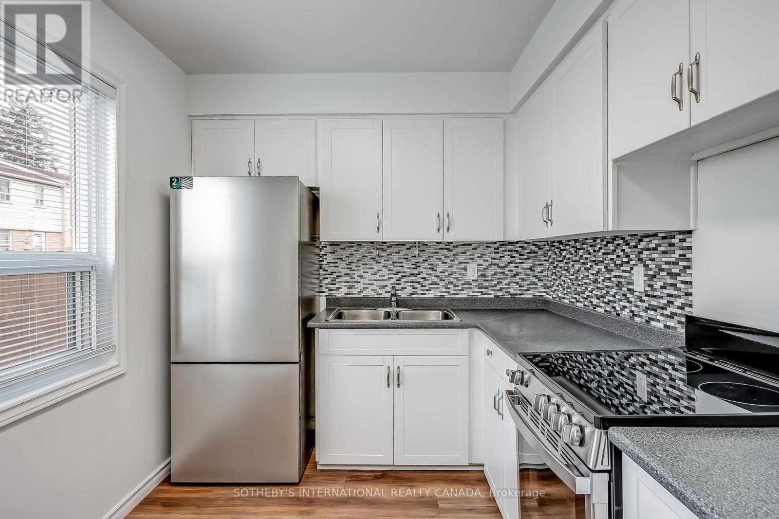 203 - 1055 Shawnmarr Road, Mississauga, Ontario  L5H 3V2 - Photo 6 - W12952696