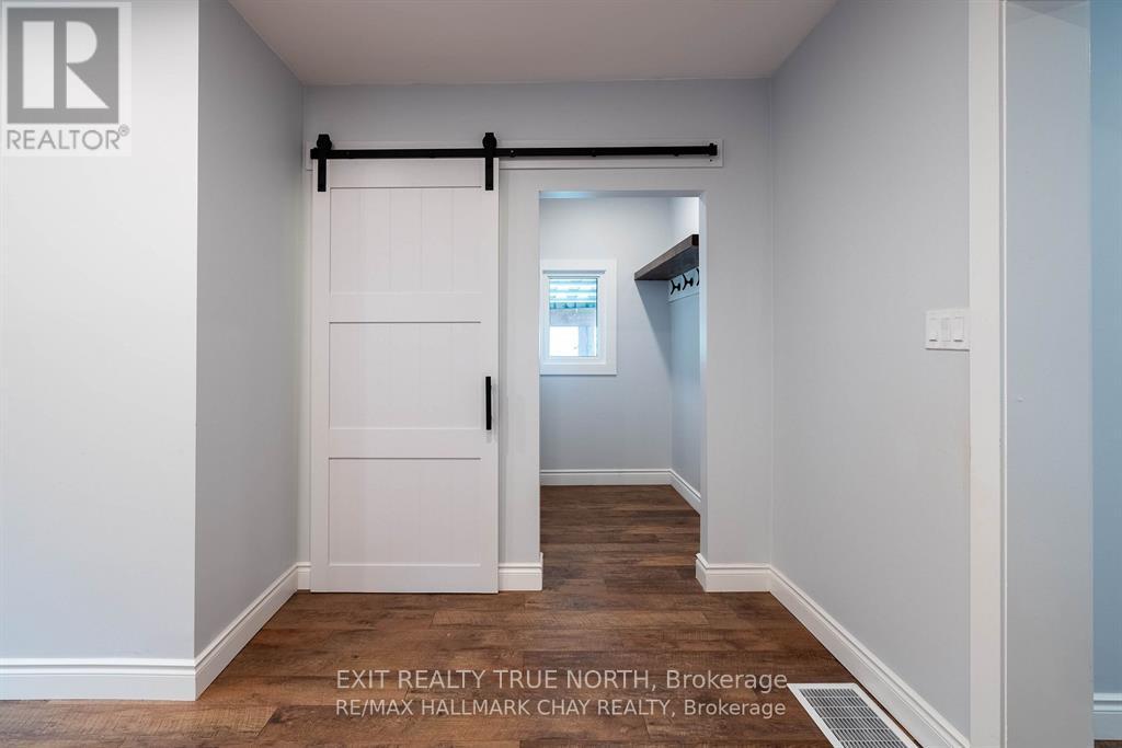 125 Queen Street W, Springwater, Ontario  L0L 1P0 - Photo 11 - S12952972