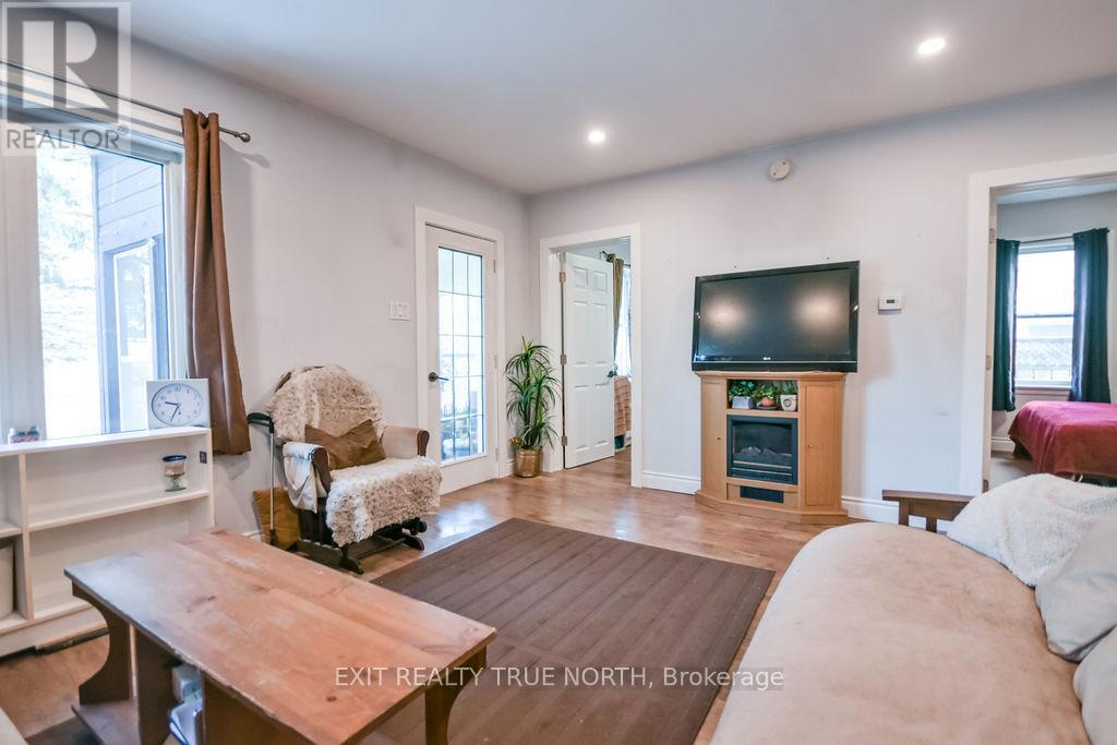 125 Queen Street W, Springwater, Ontario  L0L 1P0 - Photo 5 - S12952972