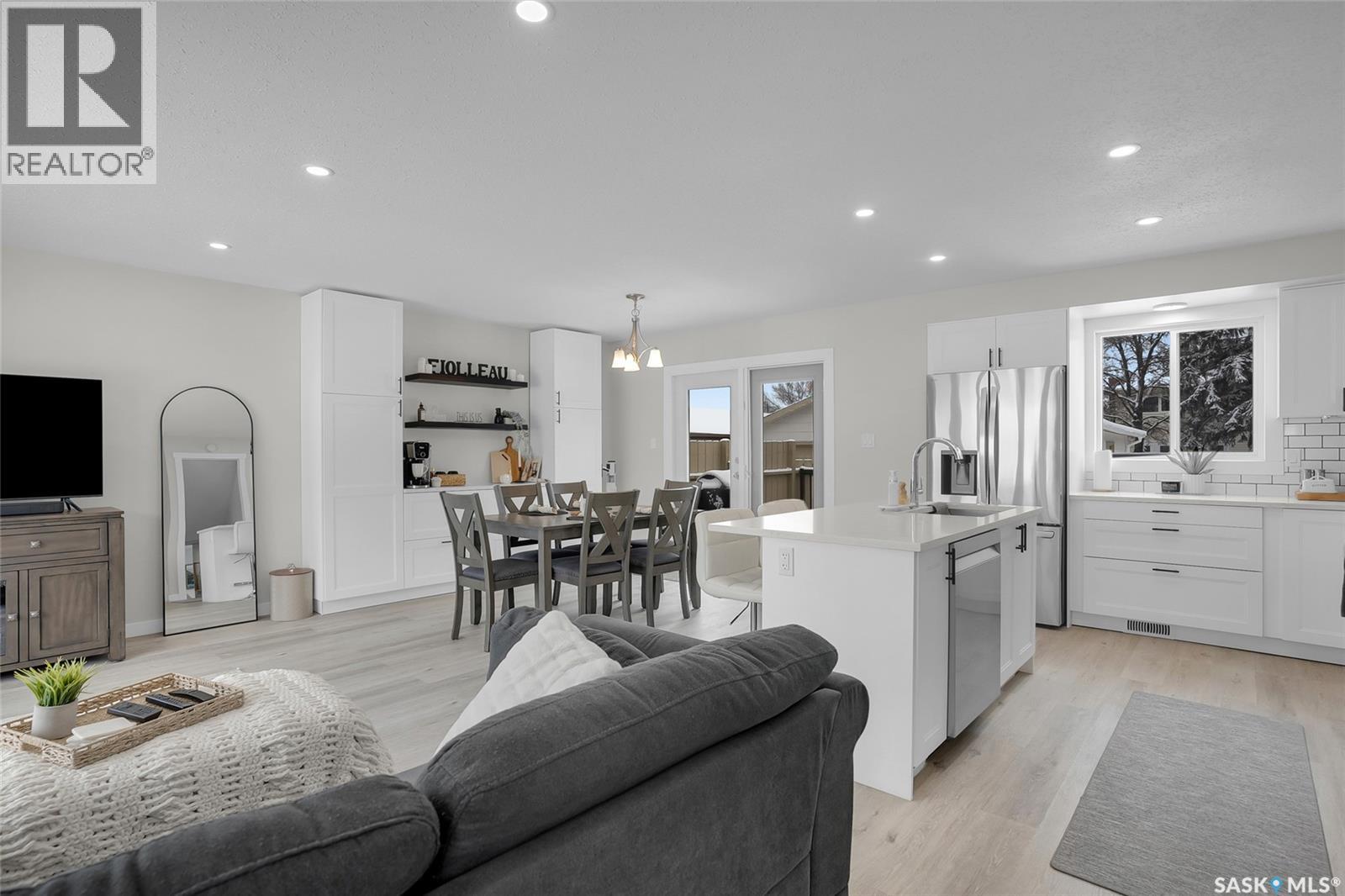 283 David Knight Crescent, Saskatoon, Saskatchewan  S7K 5L7 - Photo 4 - SK031894