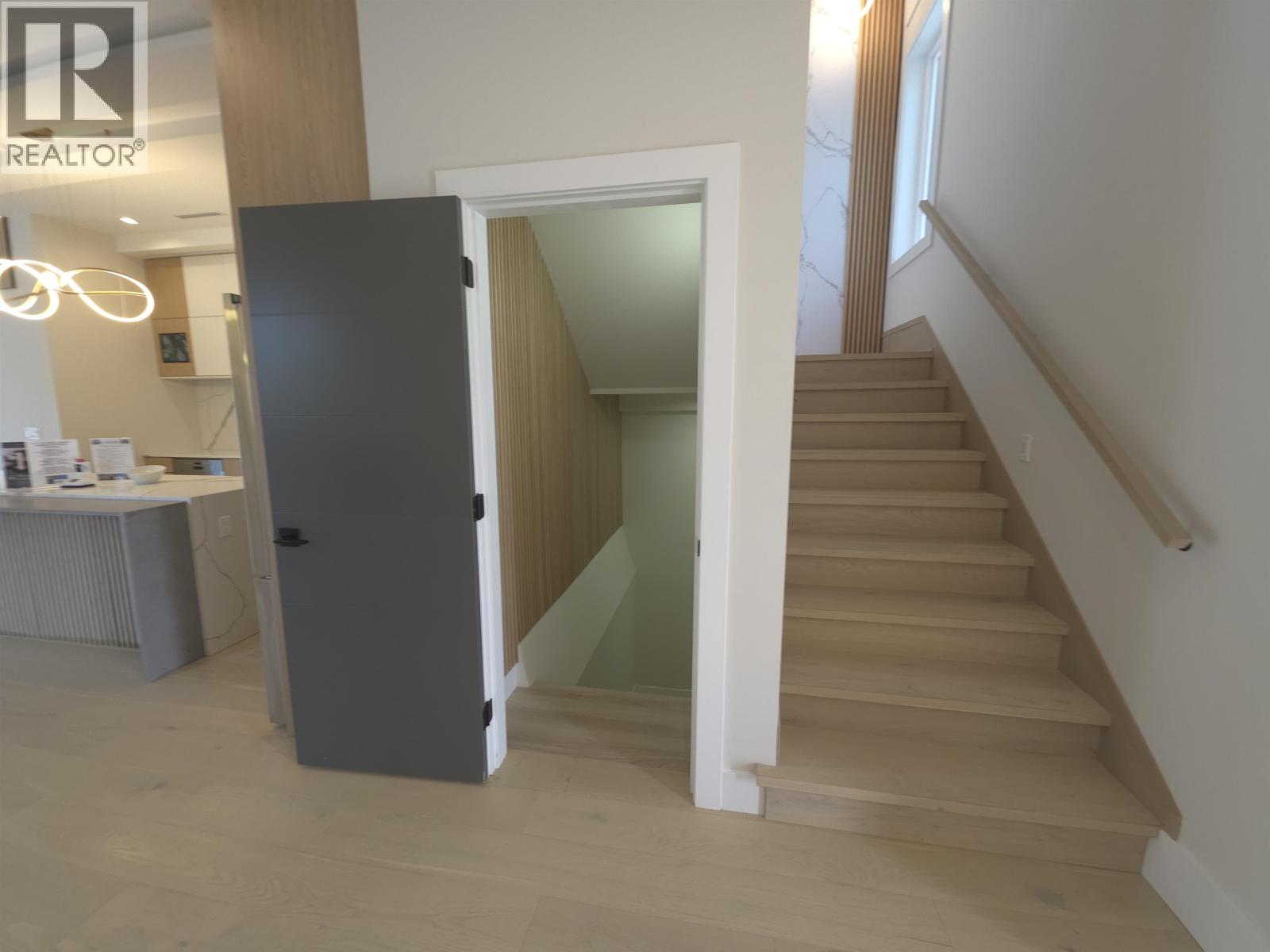 8055 18th Avenue, Burnaby, British Columbia  V3N 1J9 - Photo 13 - R3083197