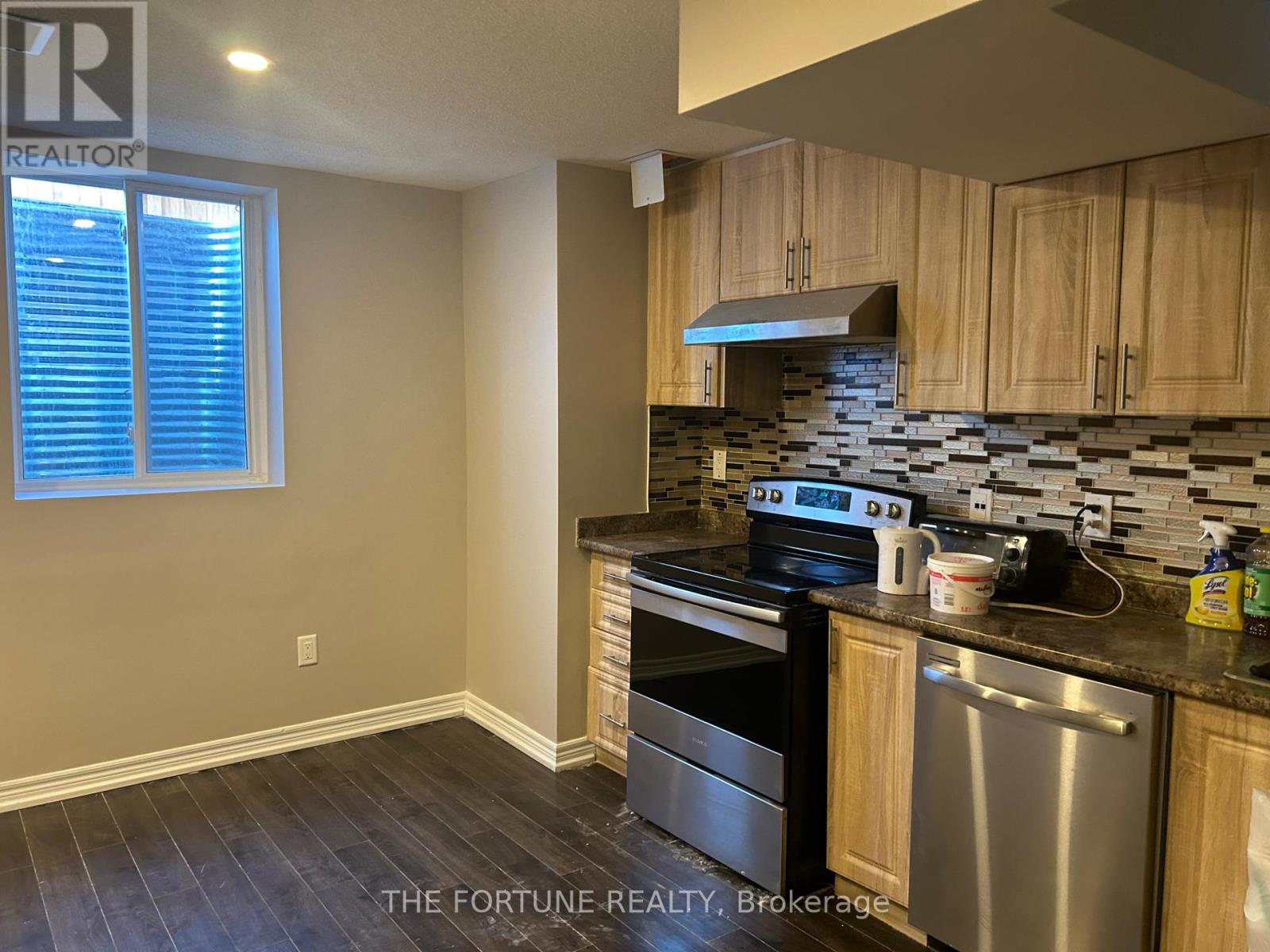 90 Canary Close W, Brampton, Ontario  L6X 5L1 - Photo 2 - W12952962