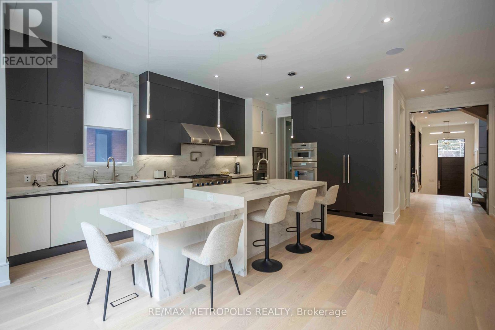 12 Bearwood Drive, Toronto, Ontario  M9A 4G4 - Photo 11 - W12952974