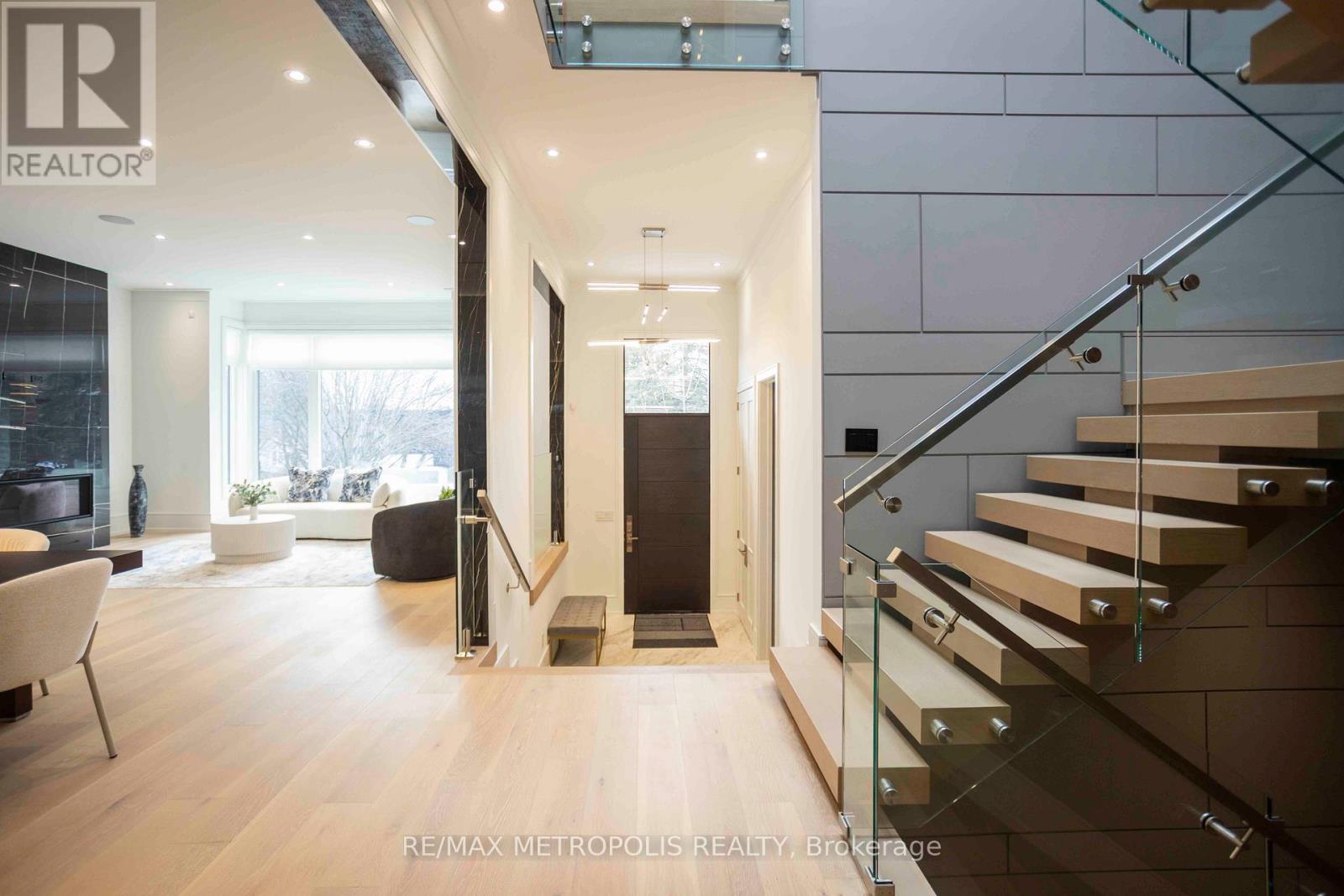 12 Bearwood Drive, Toronto, Ontario  M9A 4G4 - Photo 16 - W12952974