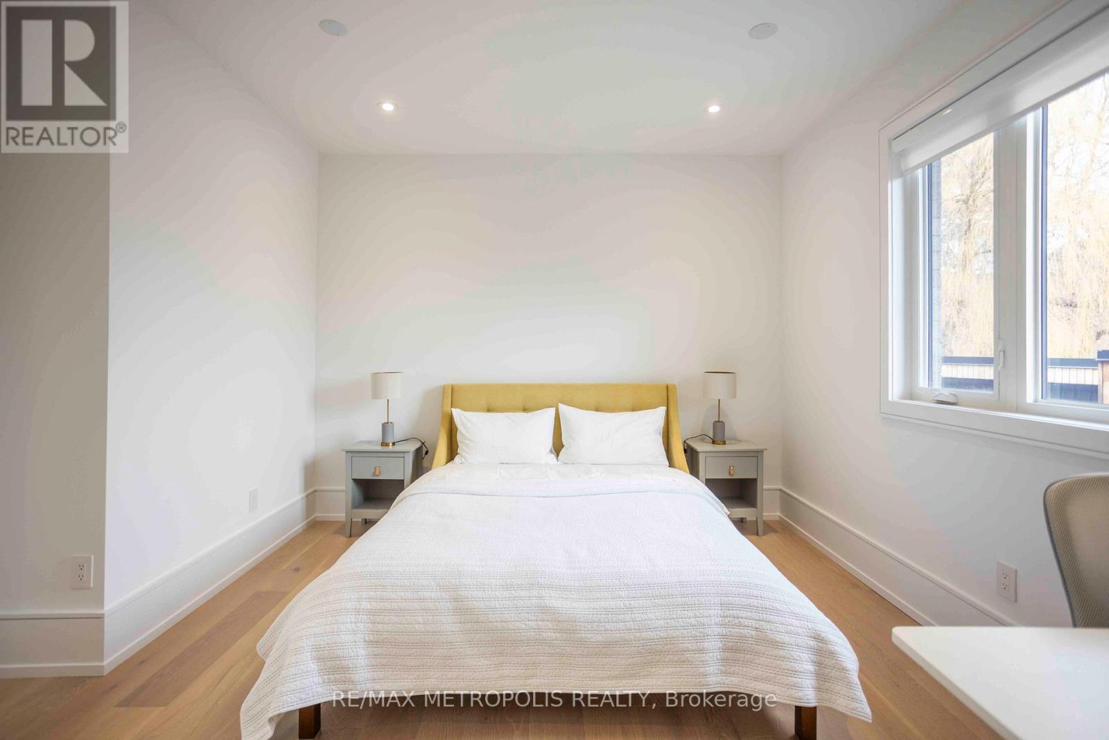 12 Bearwood Drive, Toronto, Ontario  M9A 4G4 - Photo 23 - W12952974