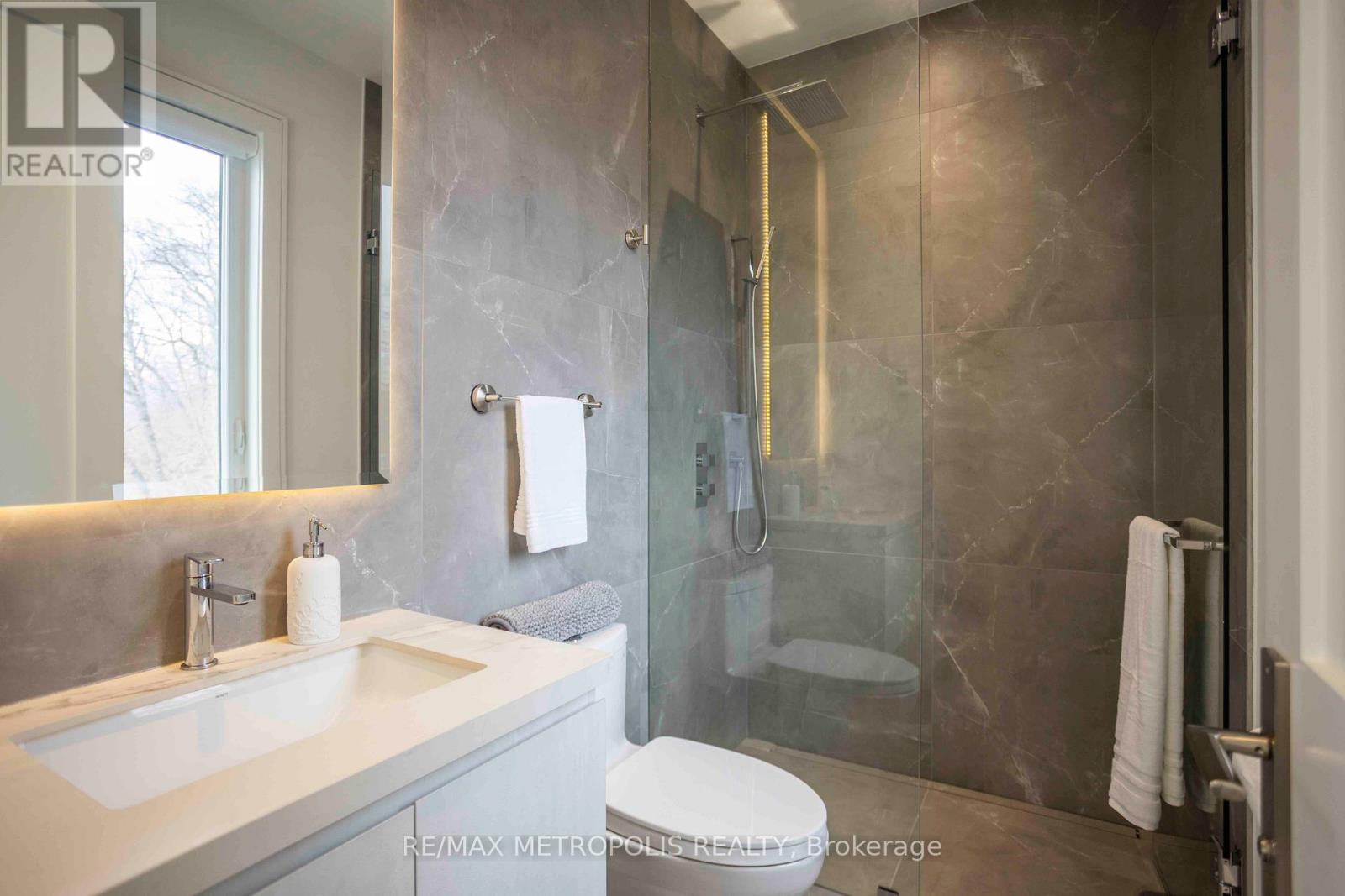 12 Bearwood Drive, Toronto, Ontario  M9A 4G4 - Photo 27 - W12952974