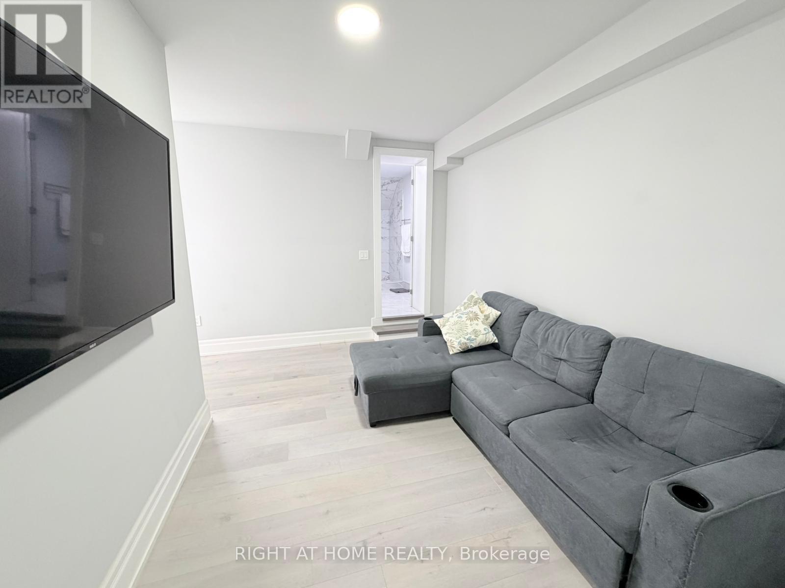 Lower - 25 Duffield Road E, Toronto, Ontario  M9P 3C8 - Photo 10 - W12952994