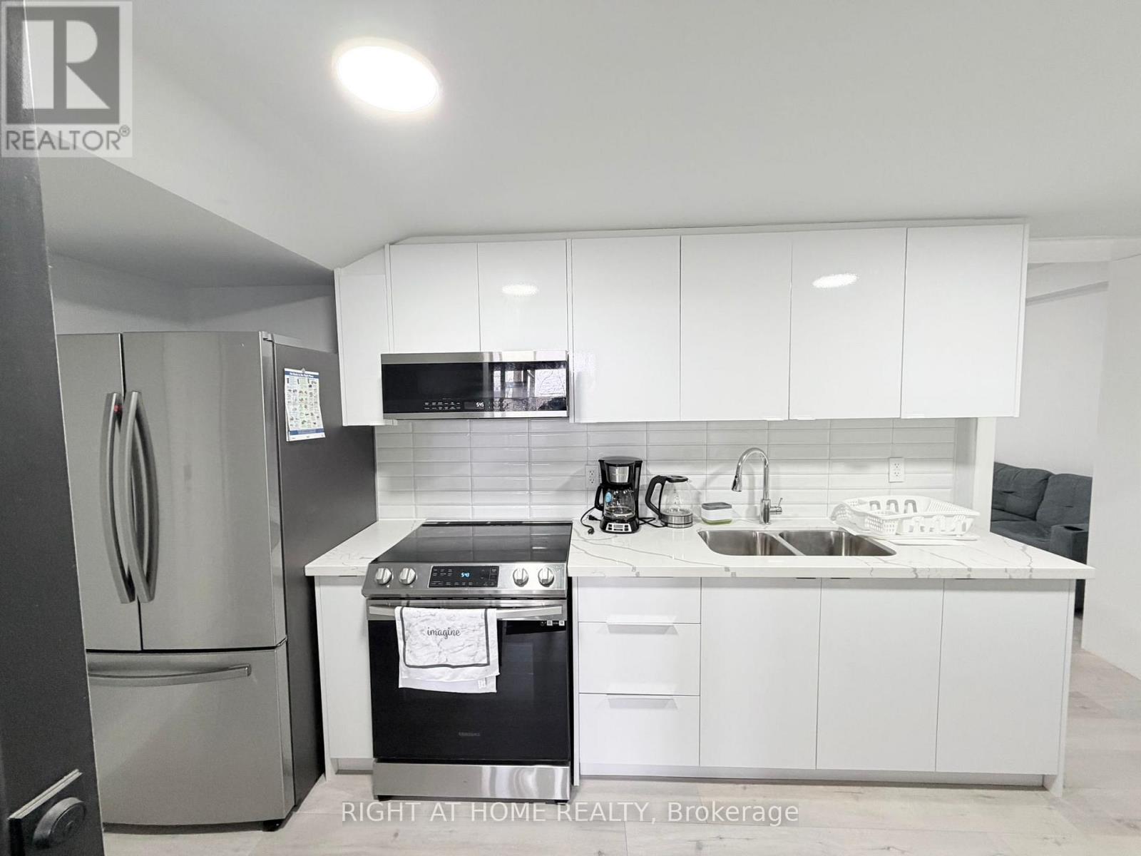 Lower - 25 Duffield Road E, Toronto, Ontario  M9P 3C8 - Photo 5 - W12952994