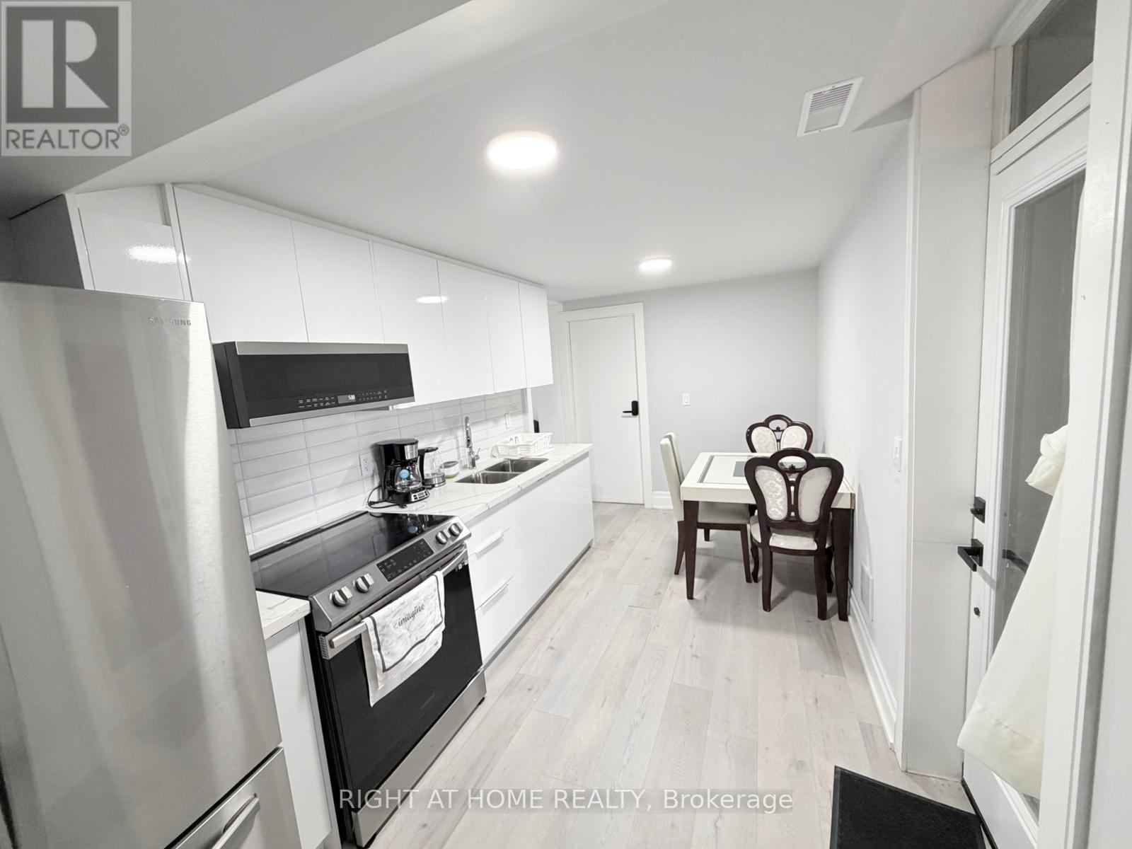 Lower - 25 Duffield Road E, Toronto, Ontario  M9P 3C8 - Photo 7 - W12952994