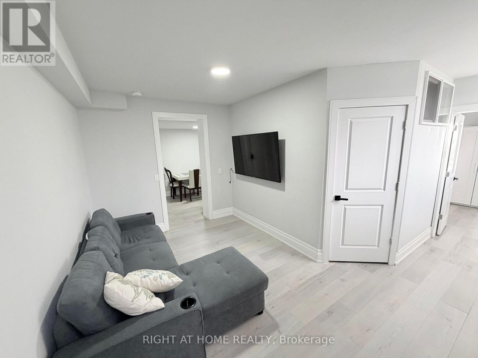 Lower - 25 Duffield Road E, Toronto, Ontario  M9P 3C8 - Photo 8 - W12952994