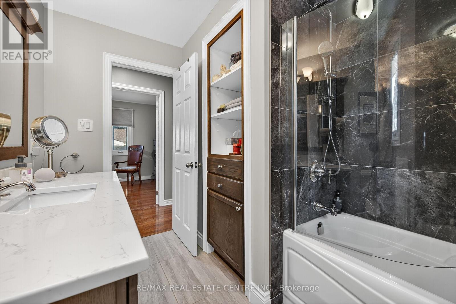 5590 Blind Line, Burlington, Ontario  L7P 0B2 - Photo 20 - W12953040