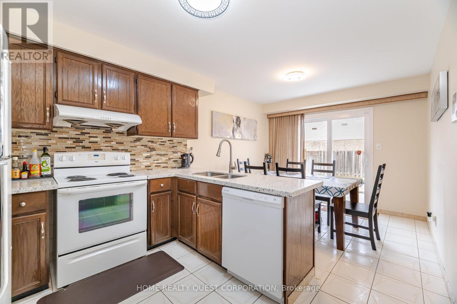 Room B - 1722 Princelea Place, Mississauga, Ontario  L5M 3R4 - Photo 6 - W12953046