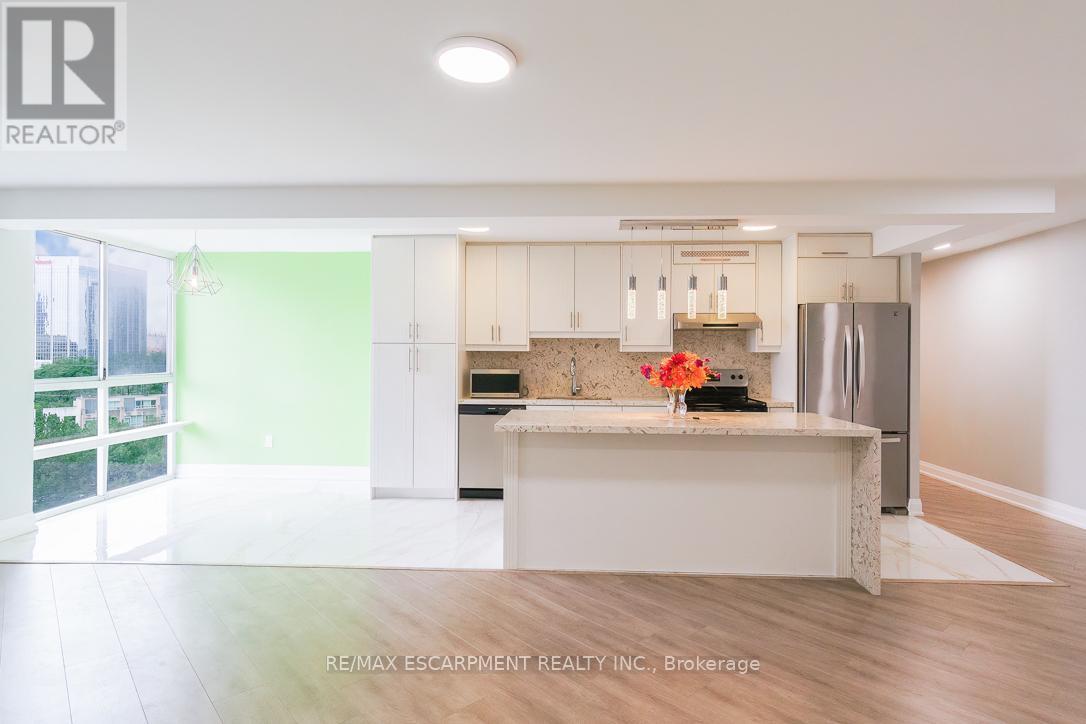 806 - 3650 Kaneff Crescent, Mississauga, Ontario  L5A 4A1 - Photo 11 - W12953086