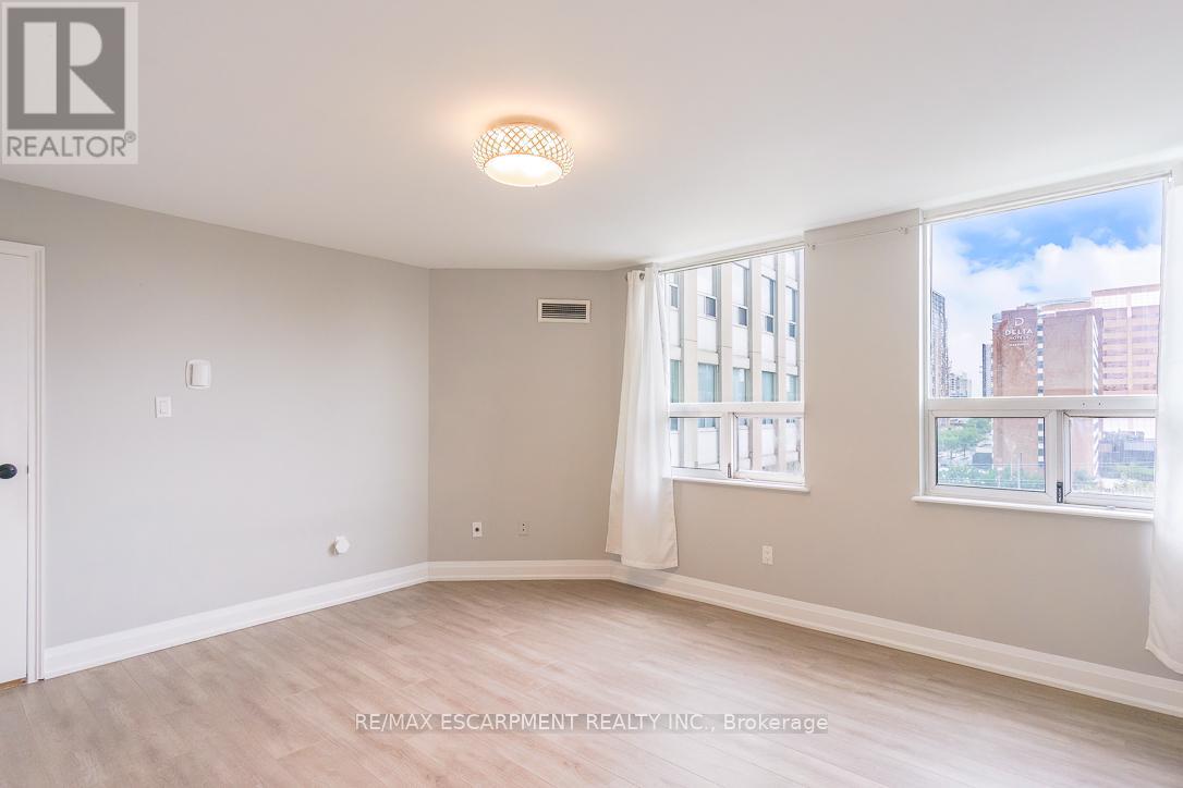 806 - 3650 Kaneff Crescent, Mississauga, Ontario  L5A 4A1 - Photo 22 - W12953086