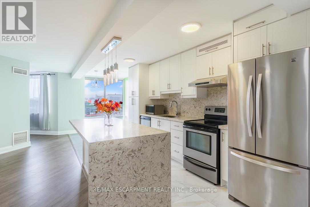 806 - 3650 Kaneff Crescent, Mississauga, Ontario  L5A 4A1 - Photo 4 - W12953086