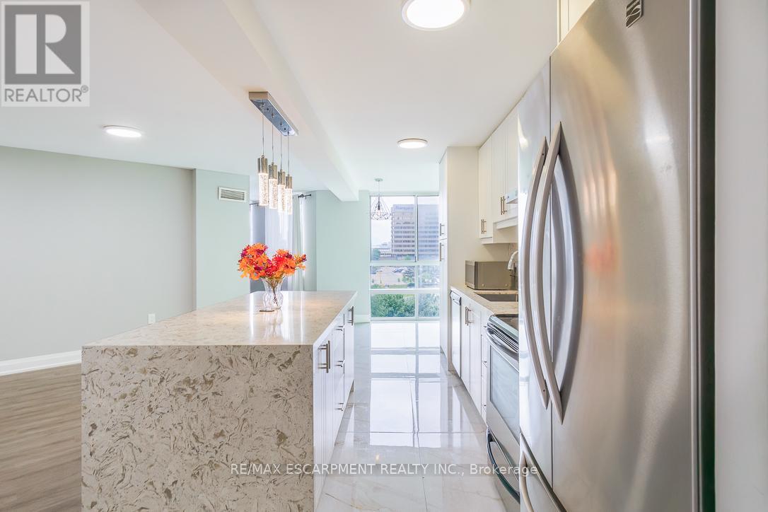 806 - 3650 Kaneff Crescent, Mississauga, Ontario  L5A 4A1 - Photo 5 - W12953086