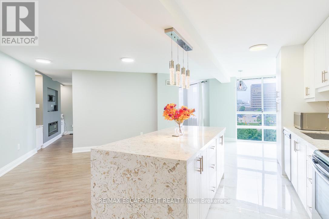 806 - 3650 Kaneff Crescent, Mississauga, Ontario  L5A 4A1 - Photo 6 - W12953086