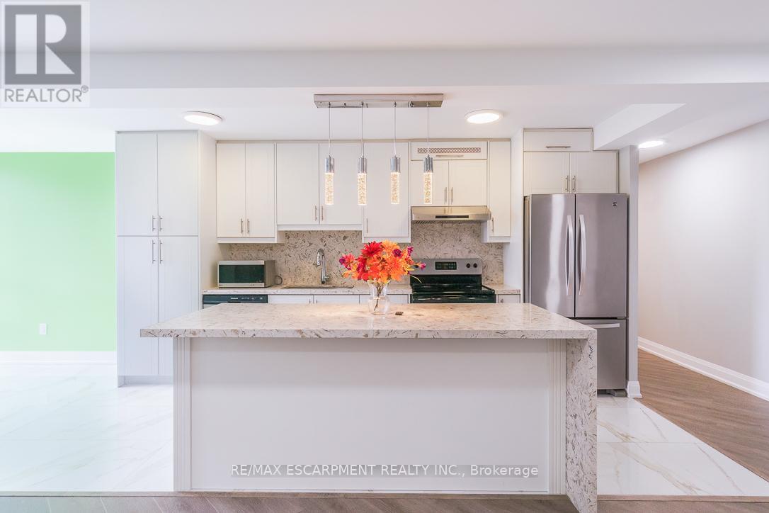 806 - 3650 Kaneff Crescent, Mississauga, Ontario  L5A 4A1 - Photo 7 - W12953086