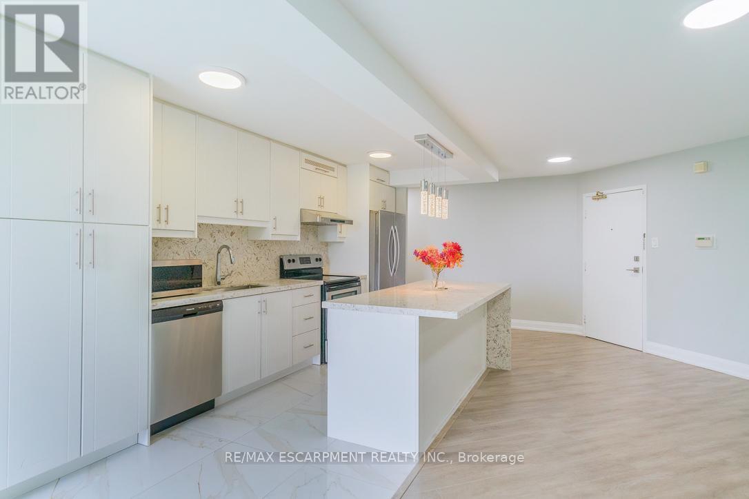 806 - 3650 Kaneff Crescent, Mississauga, Ontario  L5A 4A1 - Photo 8 - W12953086