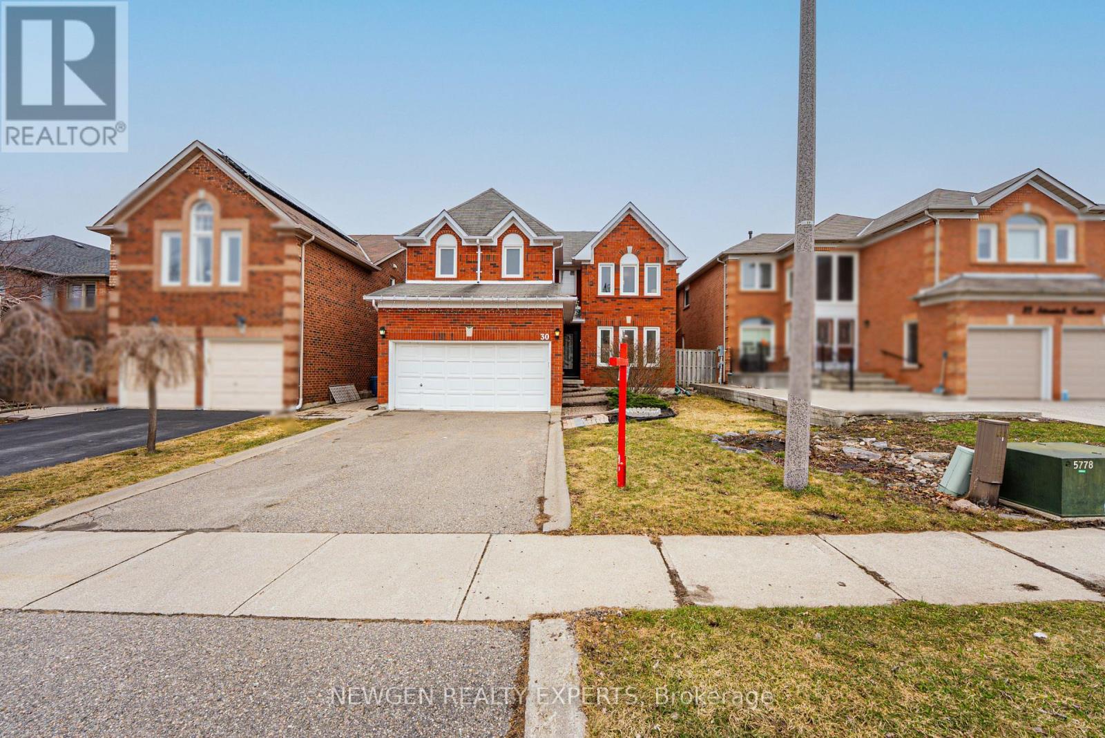 30 Adirondack Crescent, Brampton, Ontario  L6R 1E5 - Photo 1 - W12953088