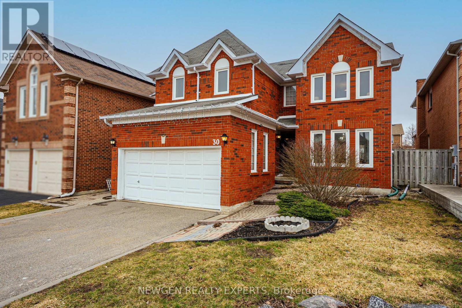 30 Adirondack Crescent, Brampton, Ontario  L6R 1E5 - Photo 2 - W12953088