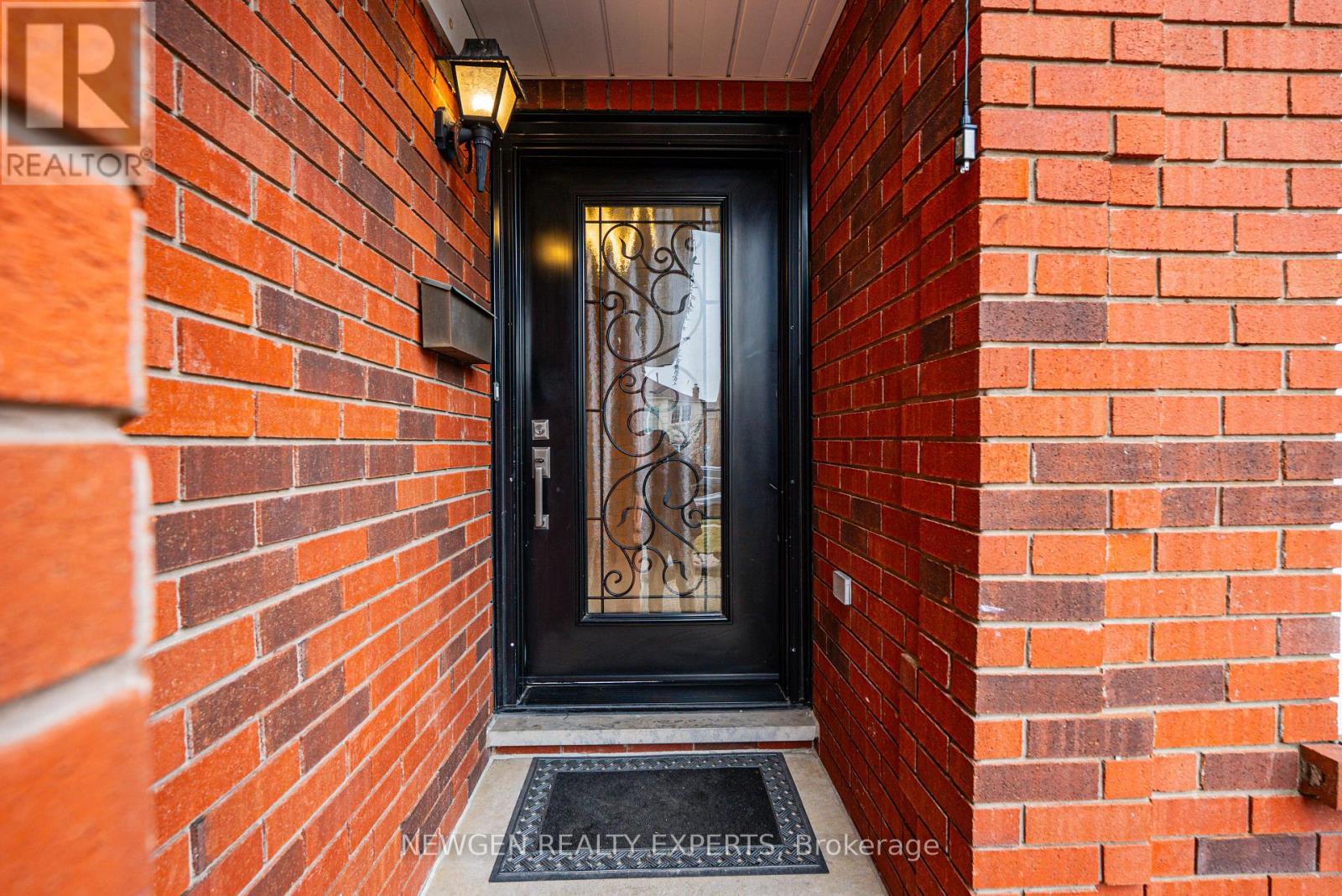 30 Adirondack Crescent, Brampton, Ontario  L6R 1E5 - Photo 4 - W12953088