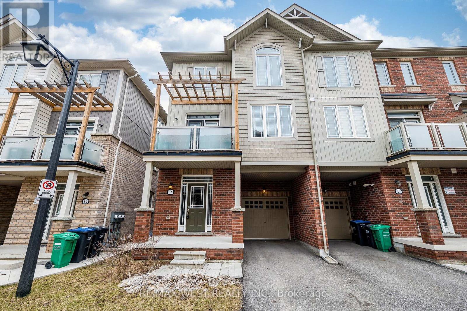 9 Melbrit Lane, Caledon, Ontario  L7C 4C9 - Photo 2 - W12953096