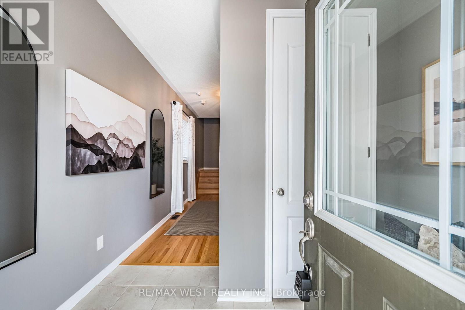 9 Melbrit Lane, Caledon, Ontario  L7C 4C9 - Photo 3 - W12953096