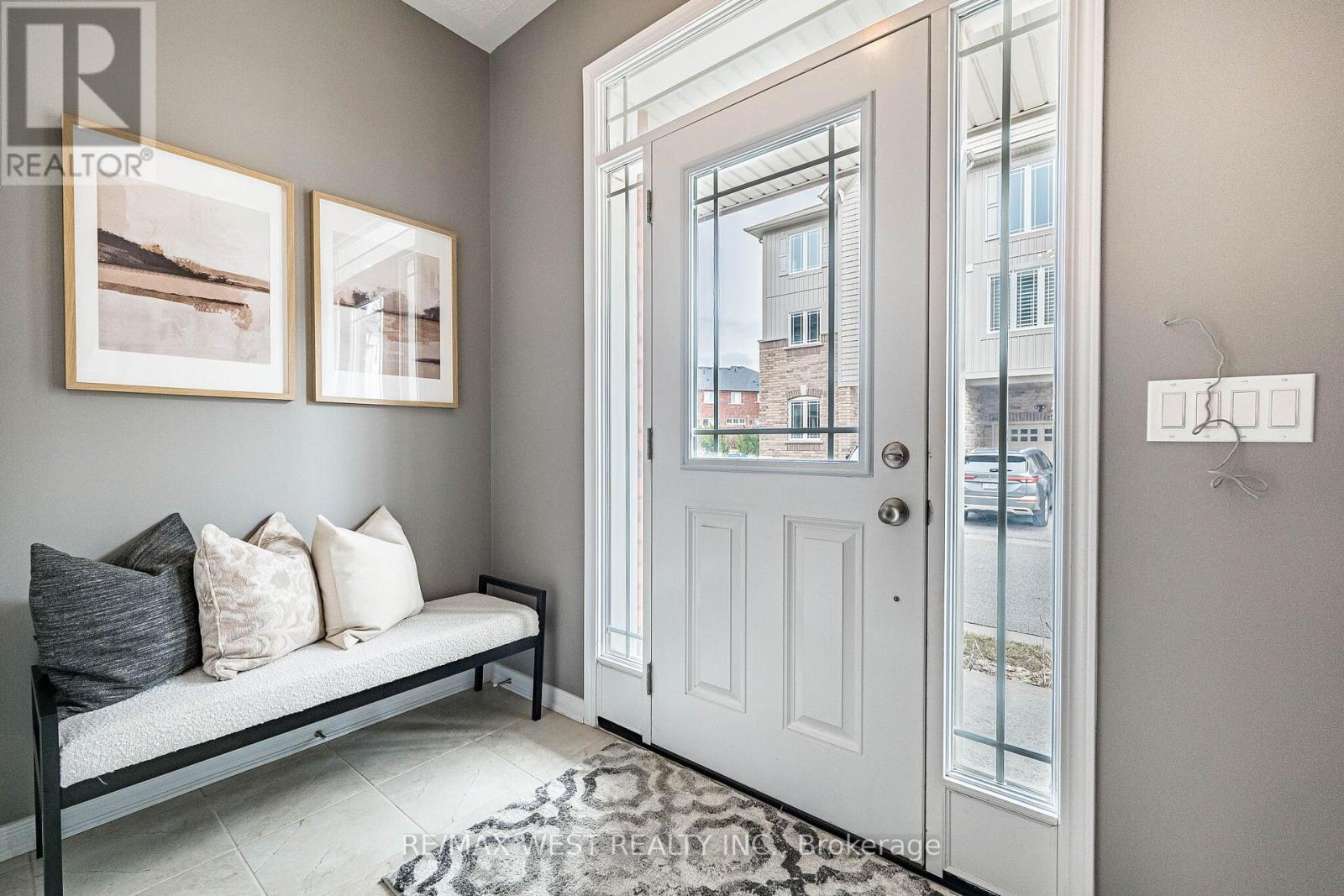 9 Melbrit Lane, Caledon, Ontario  L7C 4C9 - Photo 4 - W12953096