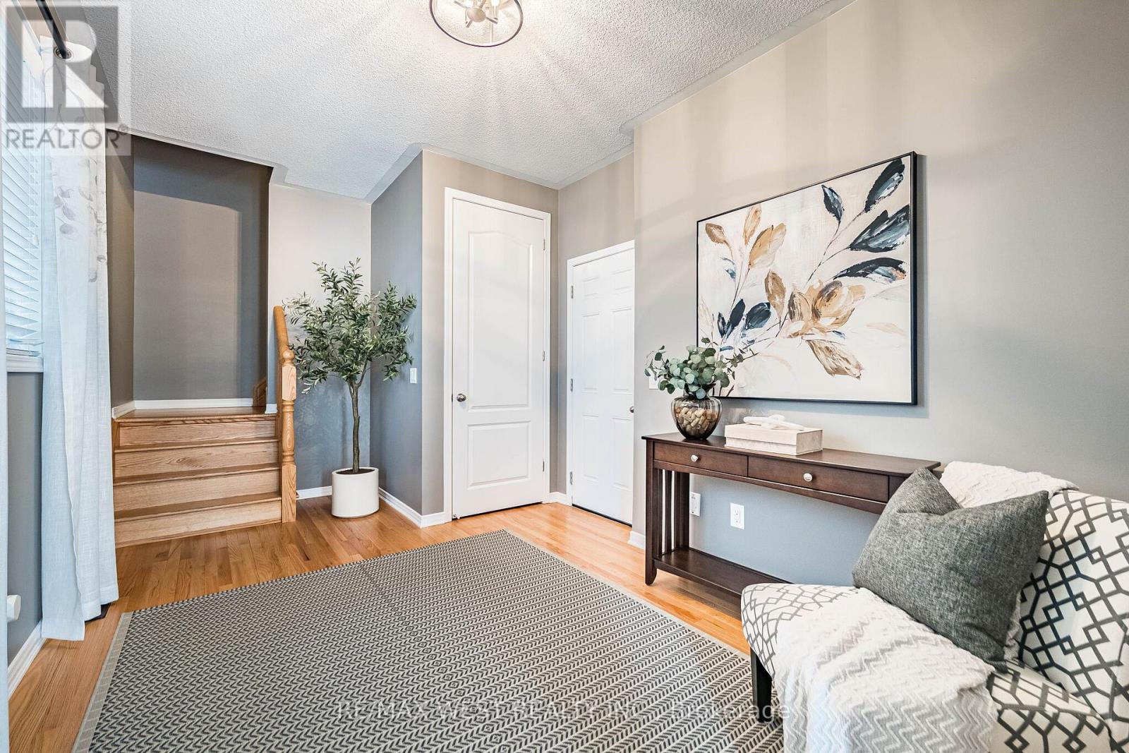 9 Melbrit Lane, Caledon, Ontario  L7C 4C9 - Photo 5 - W12953096