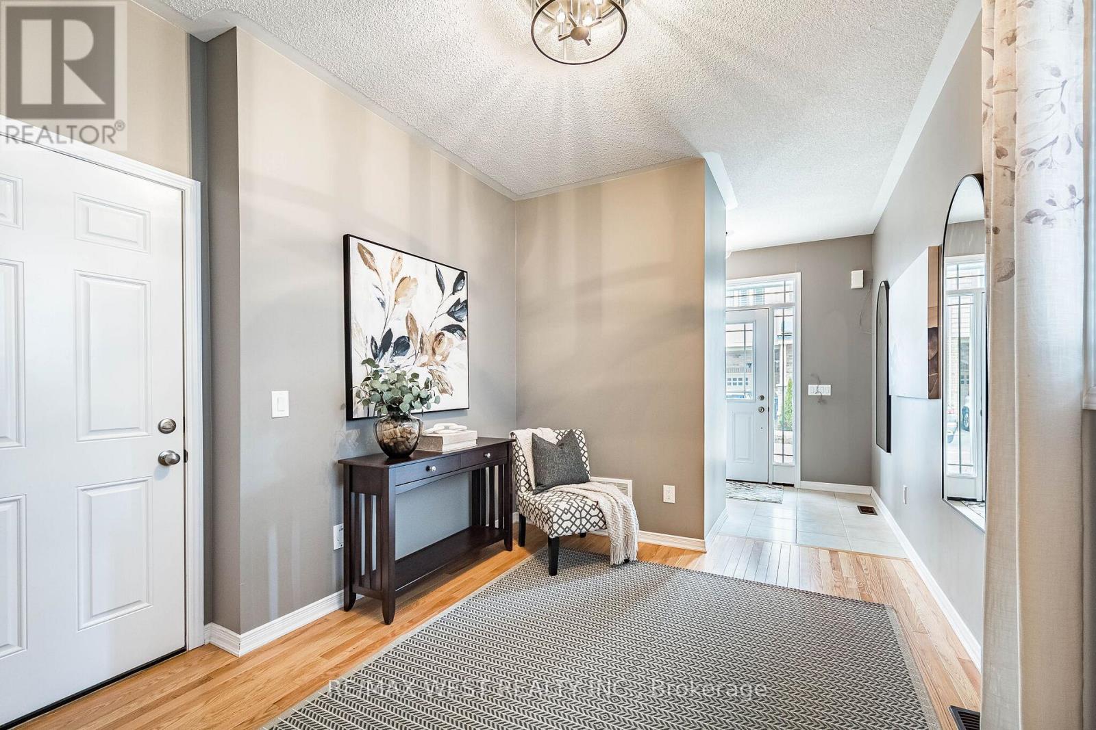 9 Melbrit Lane, Caledon, Ontario  L7C 4C9 - Photo 6 - W12953096