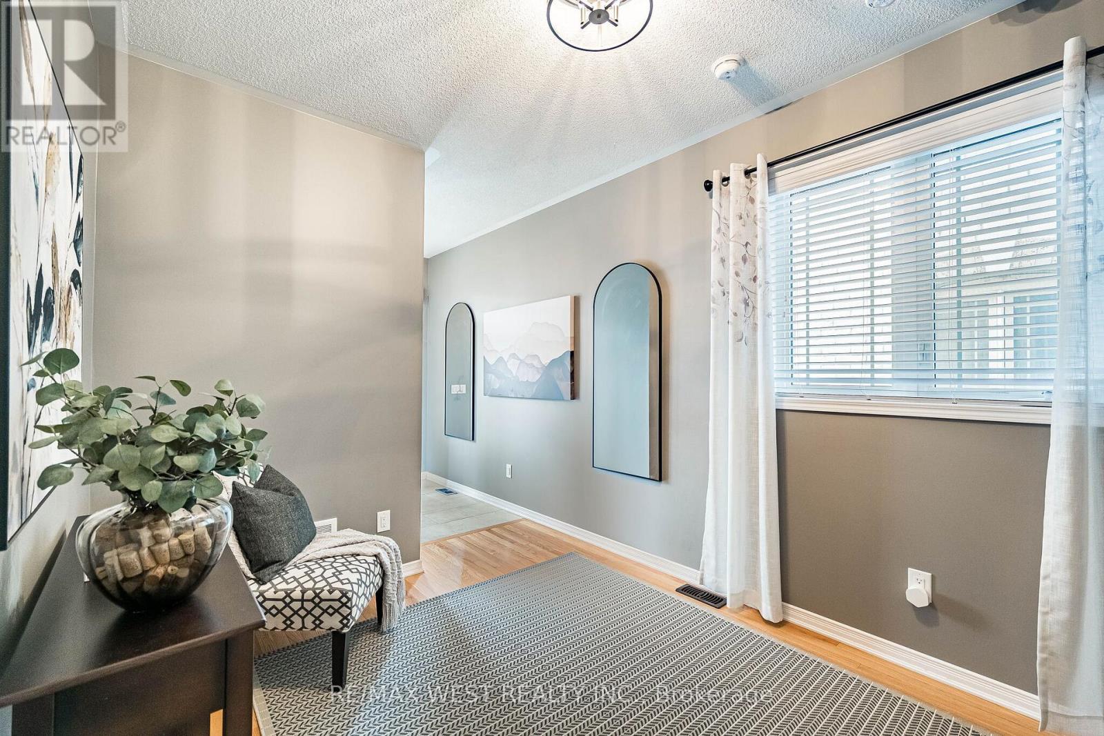 9 Melbrit Lane, Caledon, Ontario  L7C 4C9 - Photo 7 - W12953096