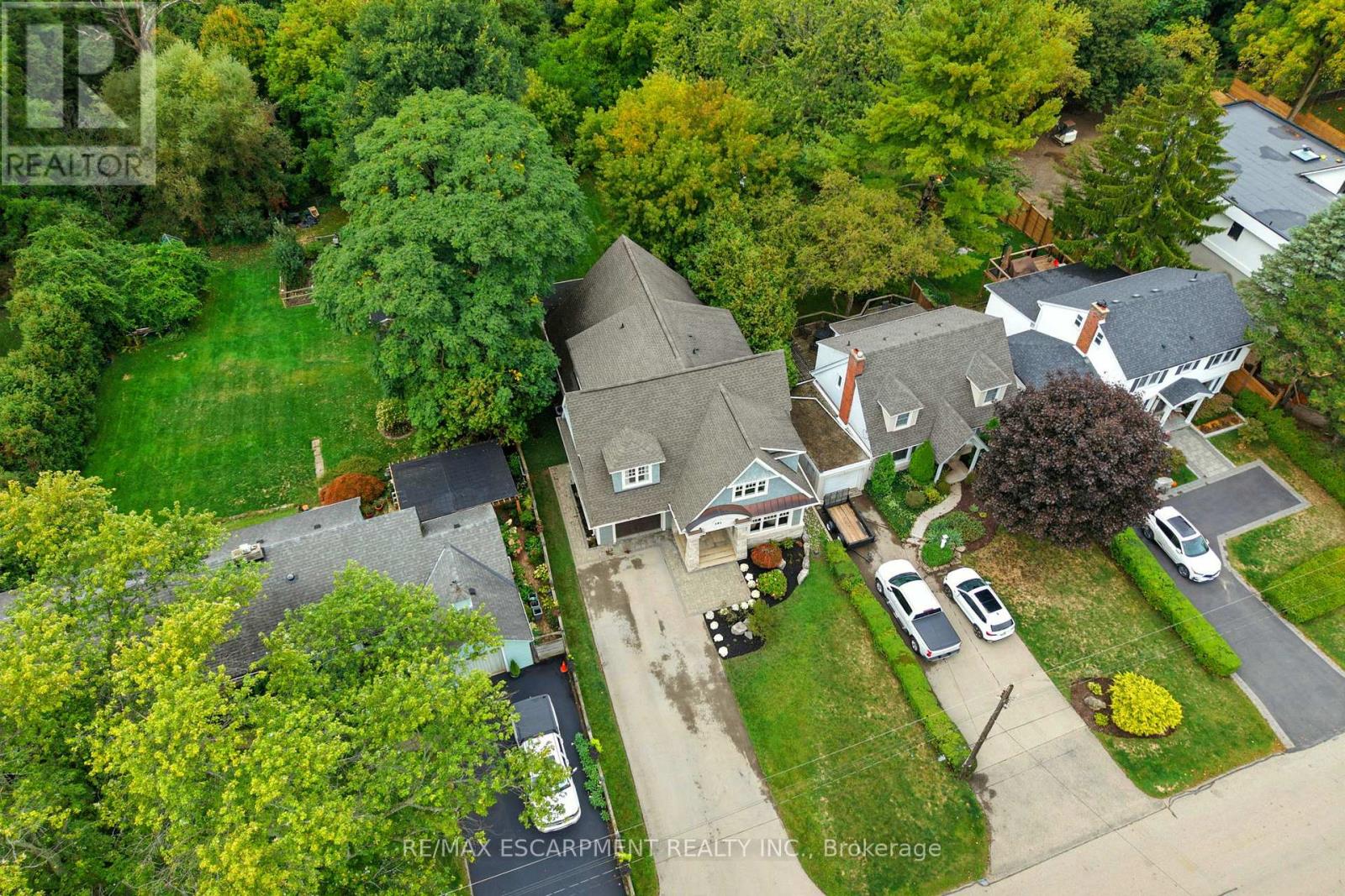 391 Patricia Drive, Burlington, Ontario  L7T 1J9 - Photo 2 - W12953108