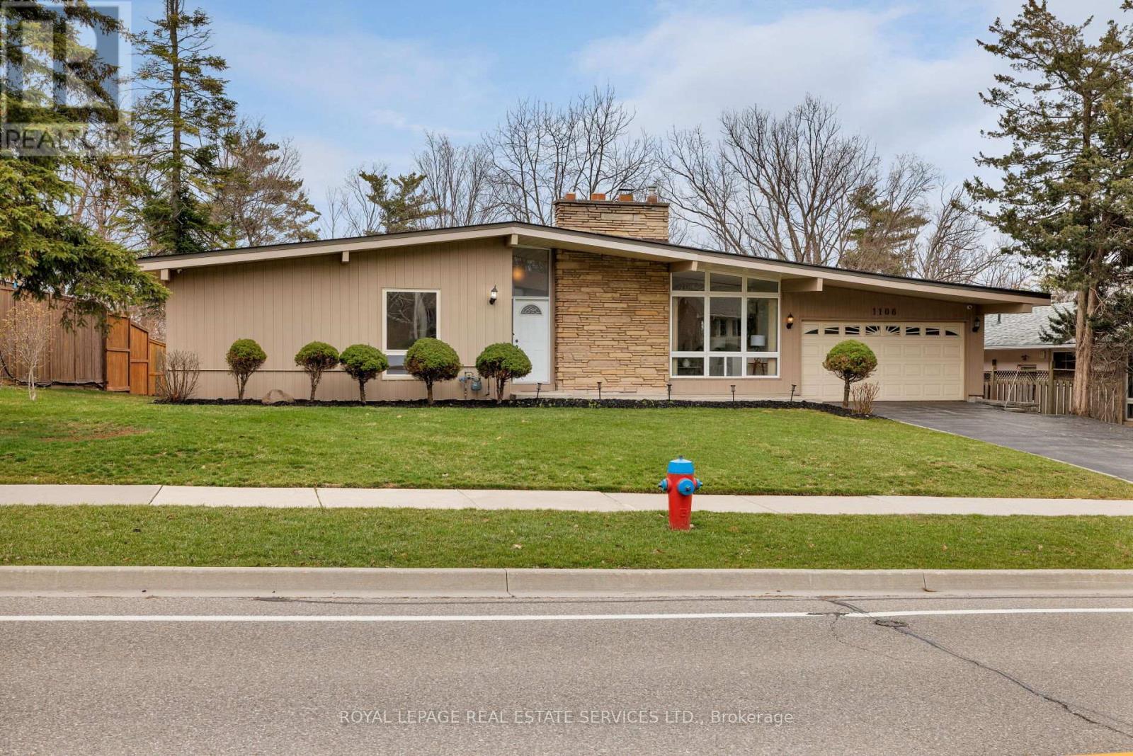 1106 FALGARWOOD DRIVE, Oakville, Ontario