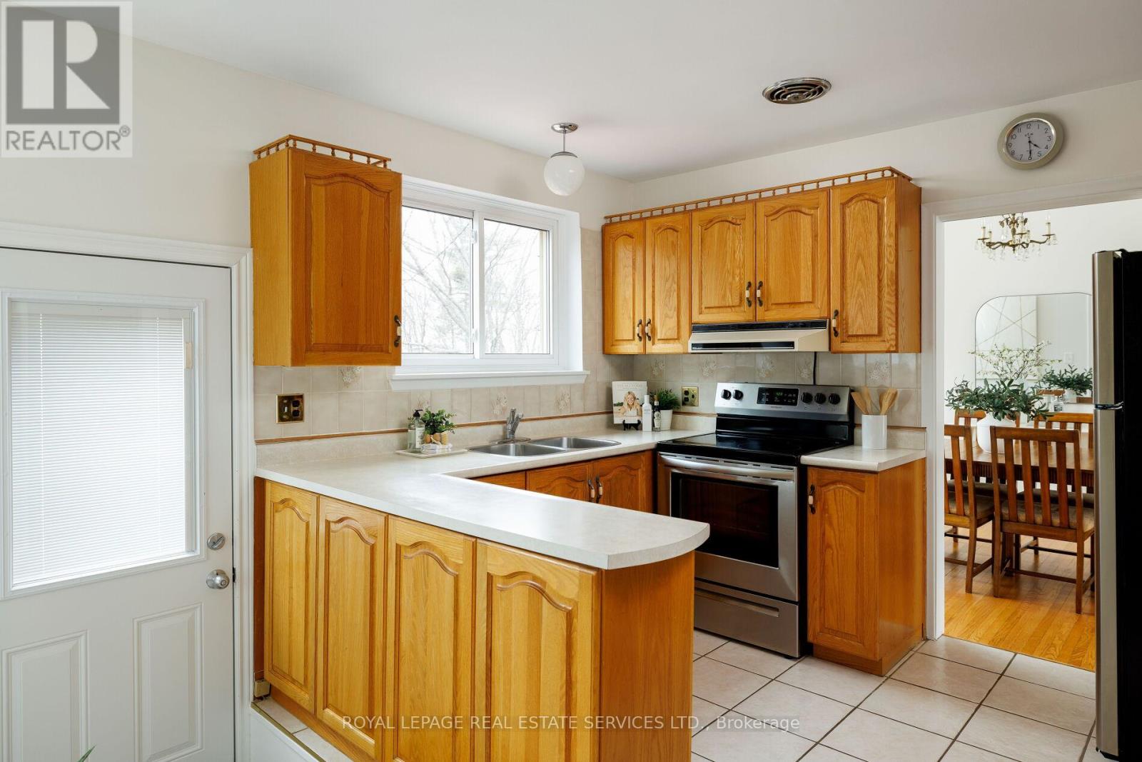 1106 Falgarwood Drive, Oakville, Ontario  L6H 1N9 - Photo 11 - W12953112